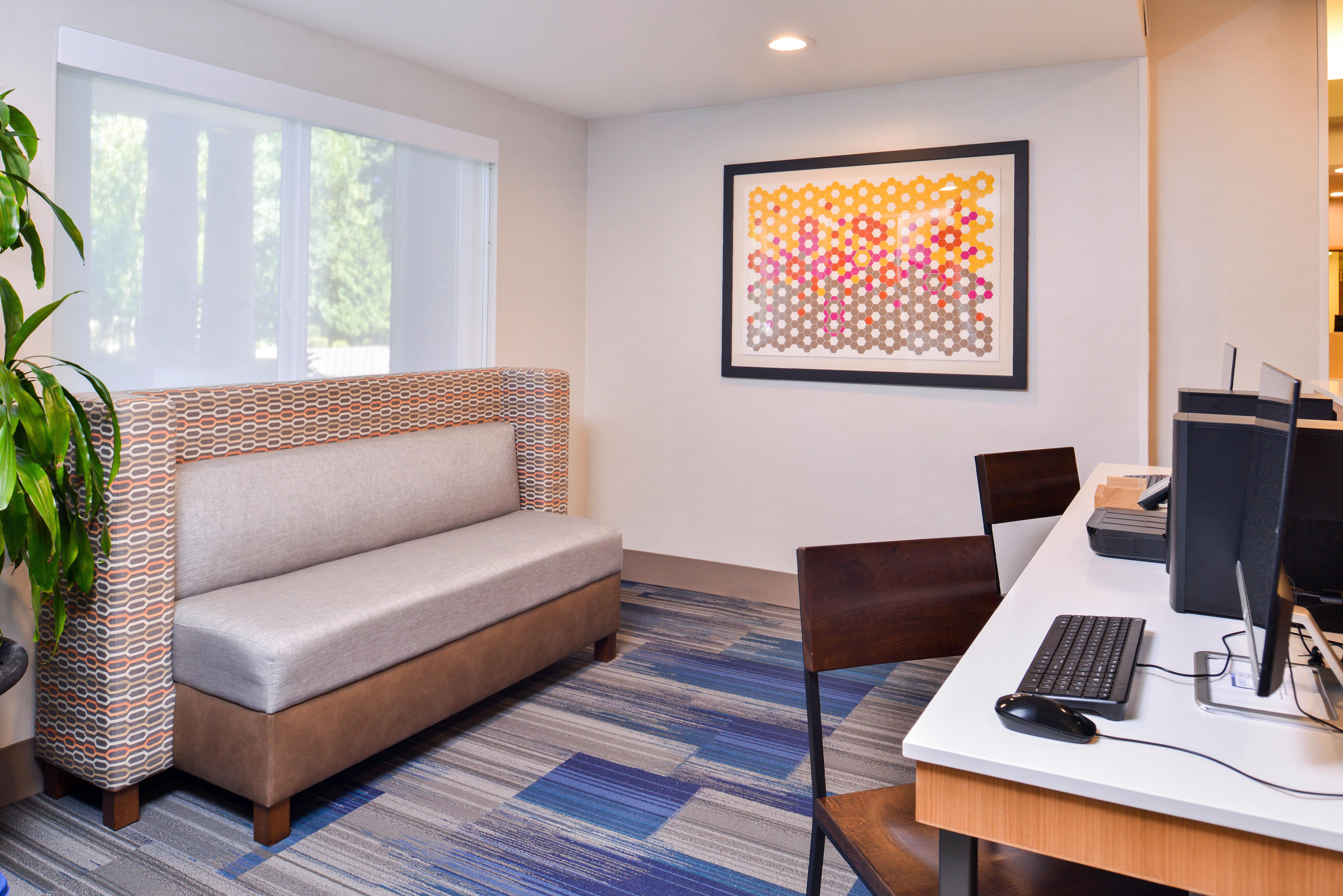 Holiday Inn Express & Suites Lacey - Olympia By Ihg Exterior photo