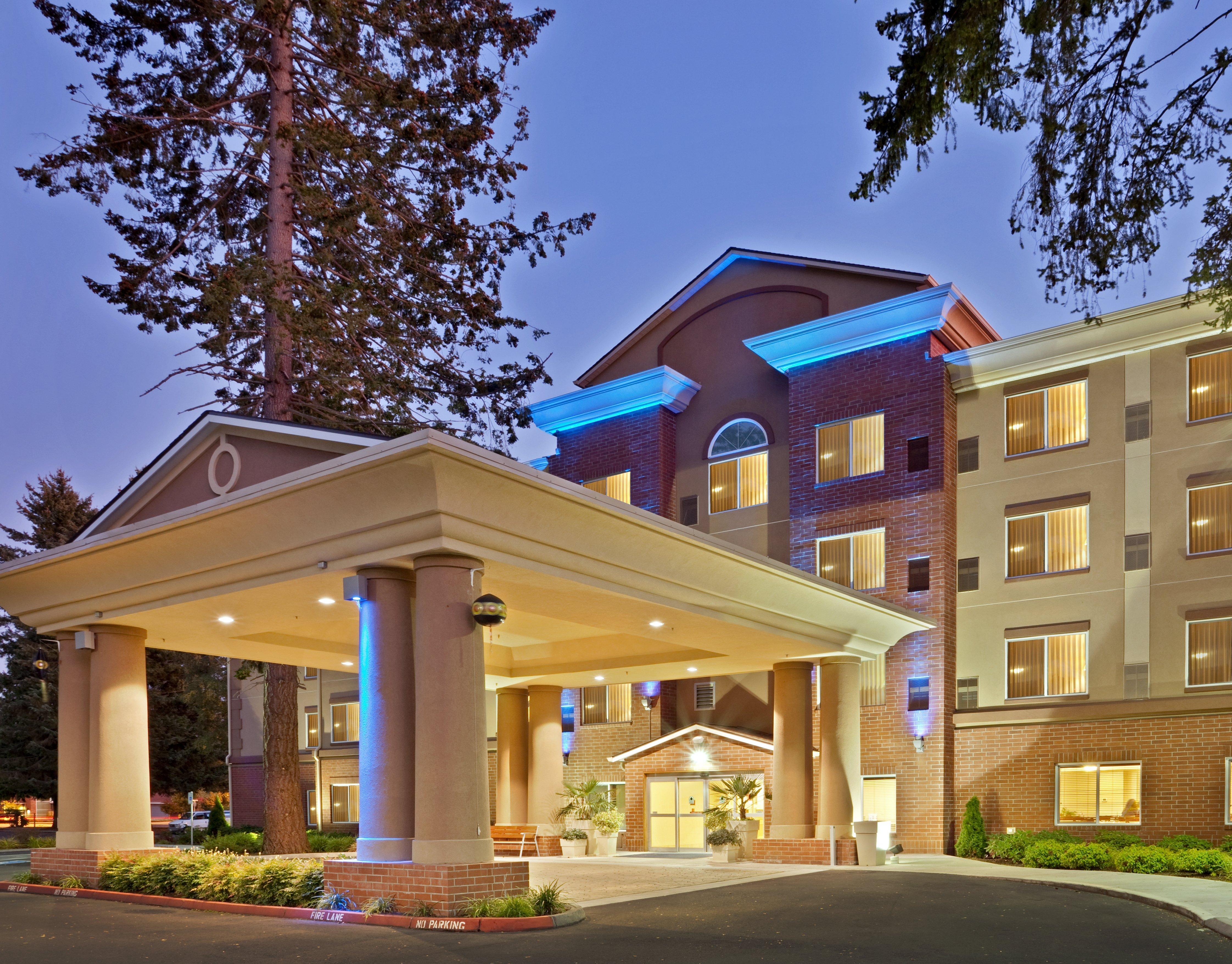 Holiday Inn Express & Suites Lacey - Olympia By Ihg Exterior photo