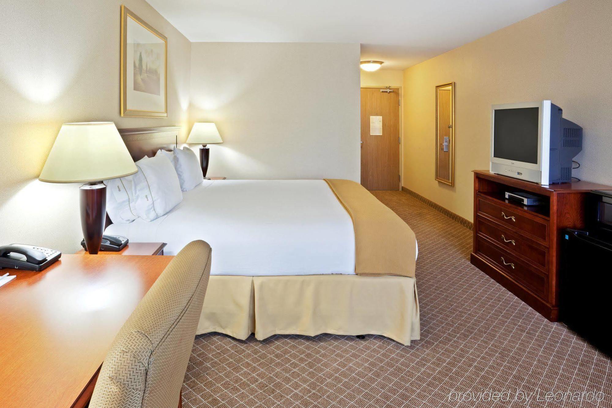Holiday Inn Express & Suites Lacey - Olympia By Ihg Room photo