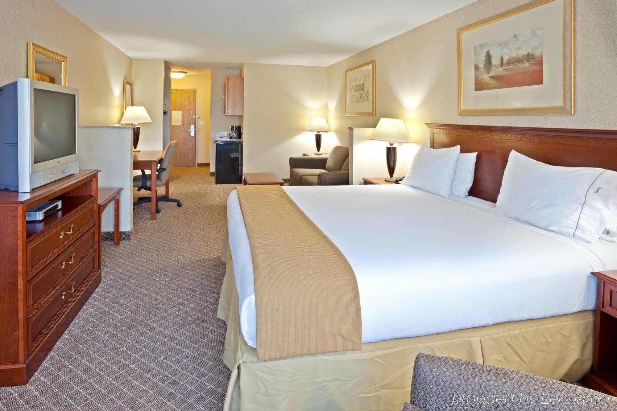Holiday Inn Express & Suites Lacey - Olympia By Ihg Room photo