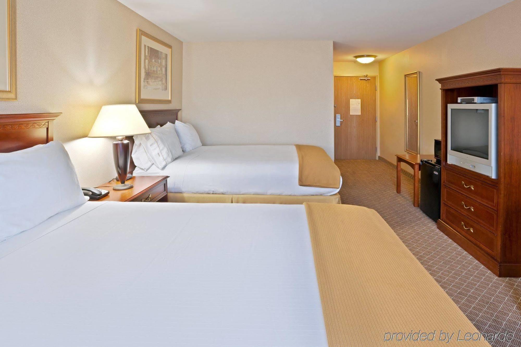 Holiday Inn Express & Suites Lacey - Olympia By Ihg Room photo