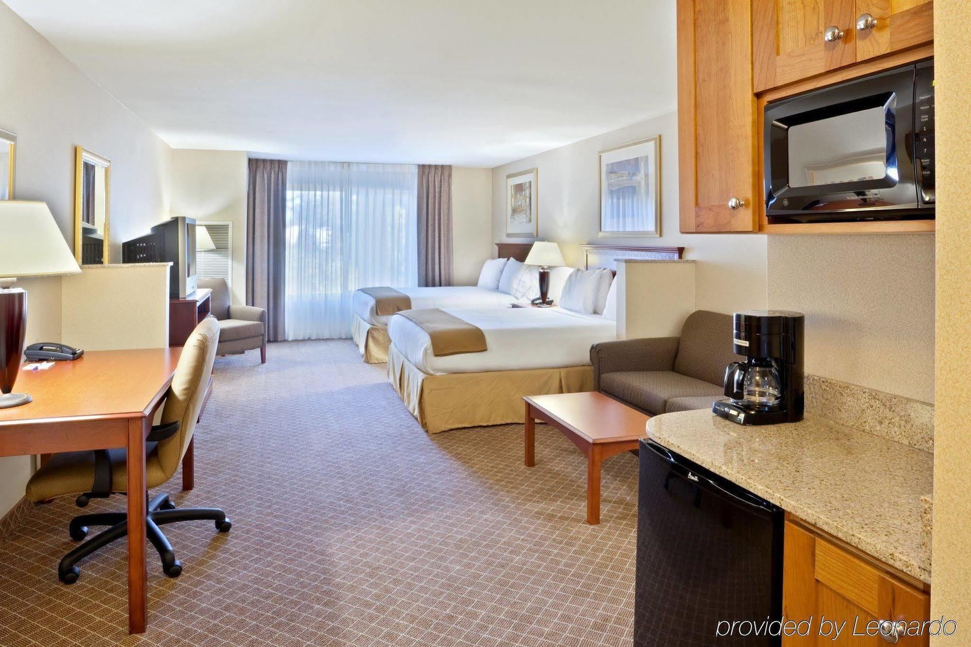 Holiday Inn Express & Suites Lacey - Olympia By Ihg Room photo