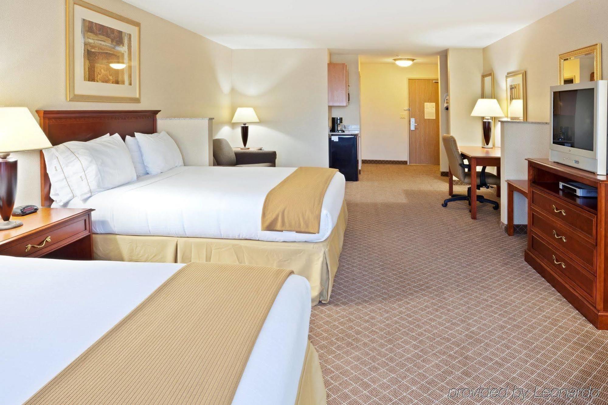 Holiday Inn Express & Suites Lacey - Olympia By Ihg Room photo