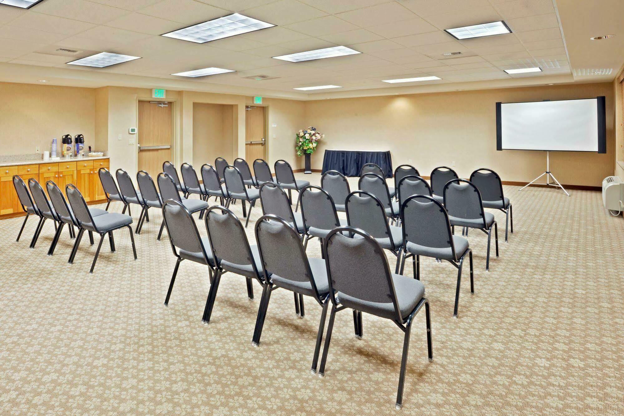 Holiday Inn Express & Suites Lacey - Olympia By Ihg Exterior photo
